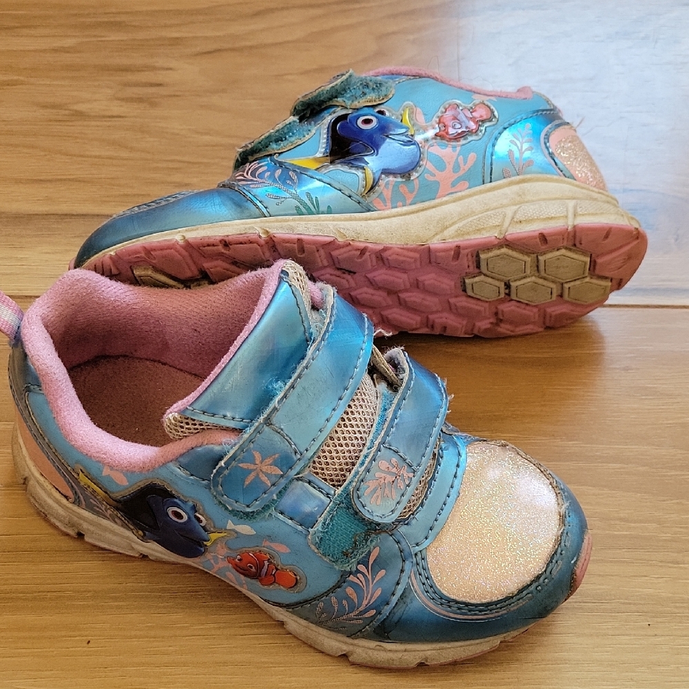*3/$15* Girls Blue & Pink Velcro Shoes Finding Dory Size 10